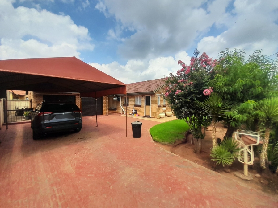 3 Bedroom Property for Sale in Khuma North West